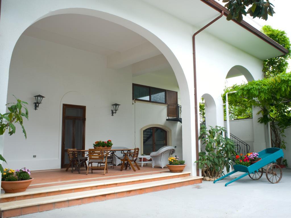 Borgo Fiore Country House ซาลิเช ซาเลนติโน ภายนอก รูปภาพ